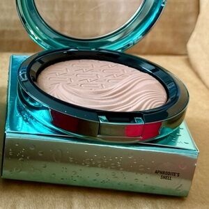 MAC Aphrodite's Shell Alluring Aquatic Extra Dimension Bronzing Powder